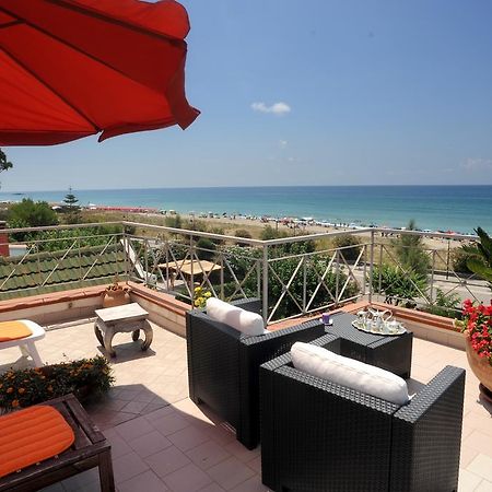 Casa Vacanza Alice & Mari أسشيا الغرفة الصورة