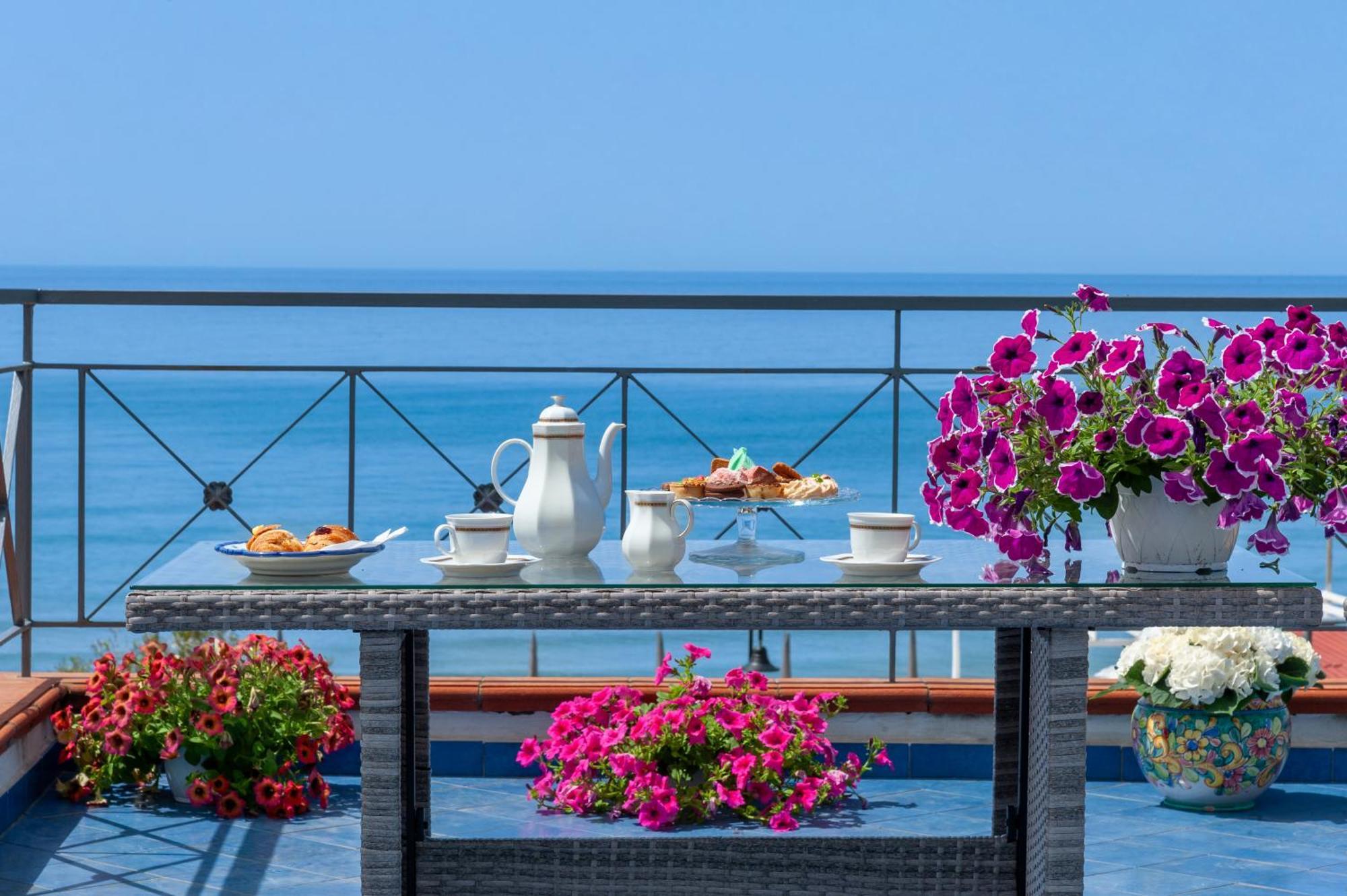 Casa Vacanza Alice & Mari أسشيا المظهر الخارجي الصورة