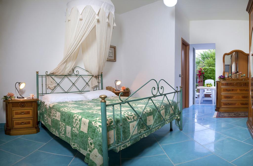 Casa Vacanza Alice & Mari أسشيا الغرفة الصورة